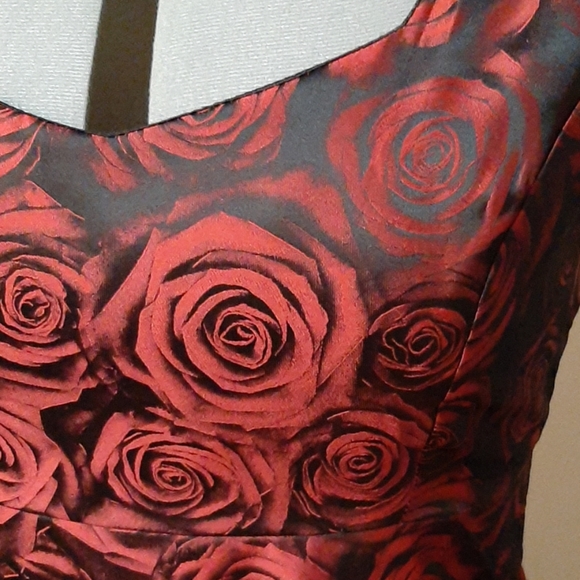 CHAN MEI NA Red and Black Rose Dress Extra Large - Picture 2 of 6